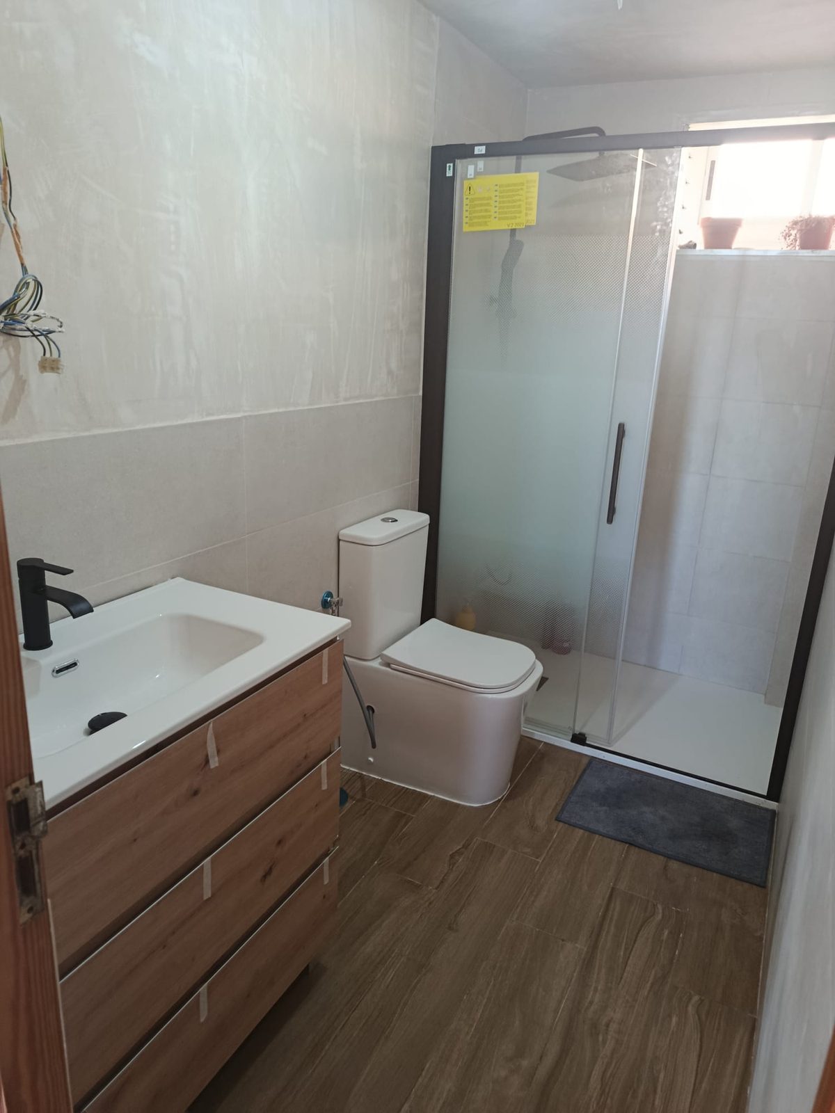 Reforma integral de baño con ducha y mueble en Las Palmas