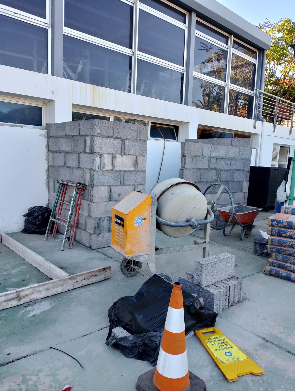 Construcción de muro de bloque de hormigón en Las Palmas